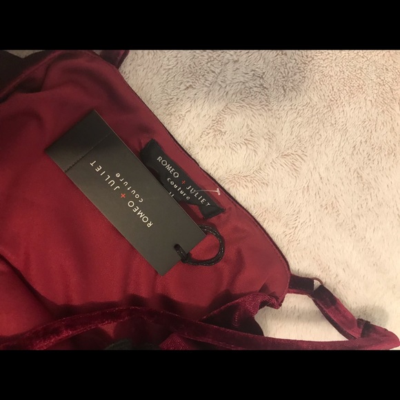 Velvet dress with adjustable straps - Picture 4 of 7